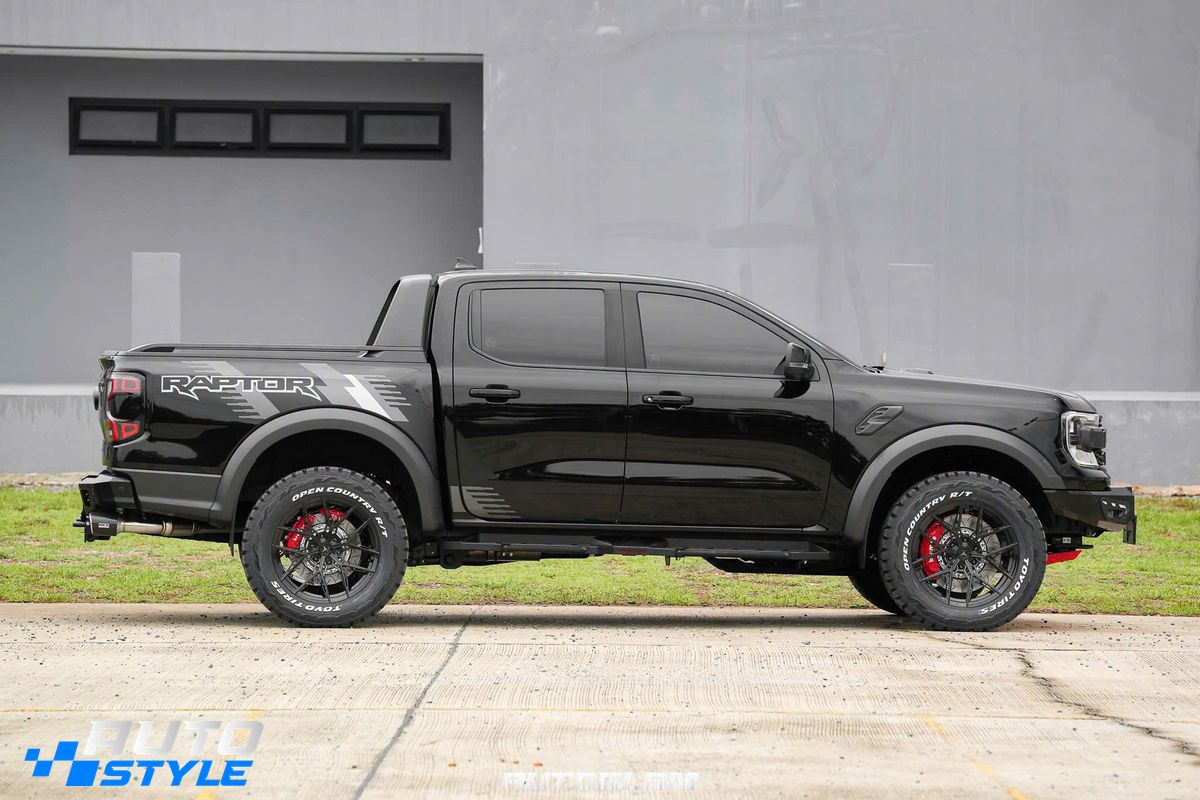 Cấu Hình Raptor V6 3.0L Màu Đen: Hết Nỗi Lo Phanh Nhão Với Brembo 19Z, Mâm 20 Inch Và Giáp Hamer