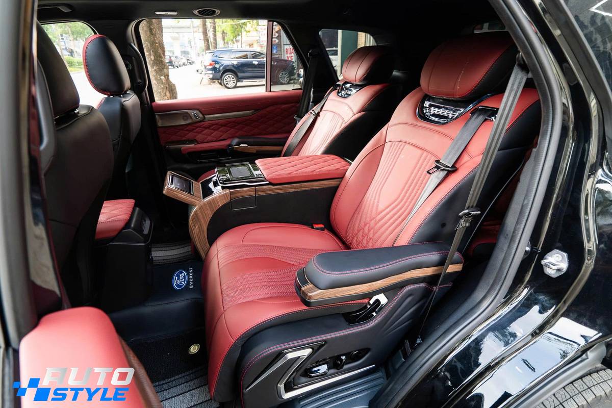 Ghế V12 Limousine Ford Everest: Đi Xa Hết Mỏi Lưng Với Ngả 160°, Massage Khí Nén, Tủ Lạnh -18°C
