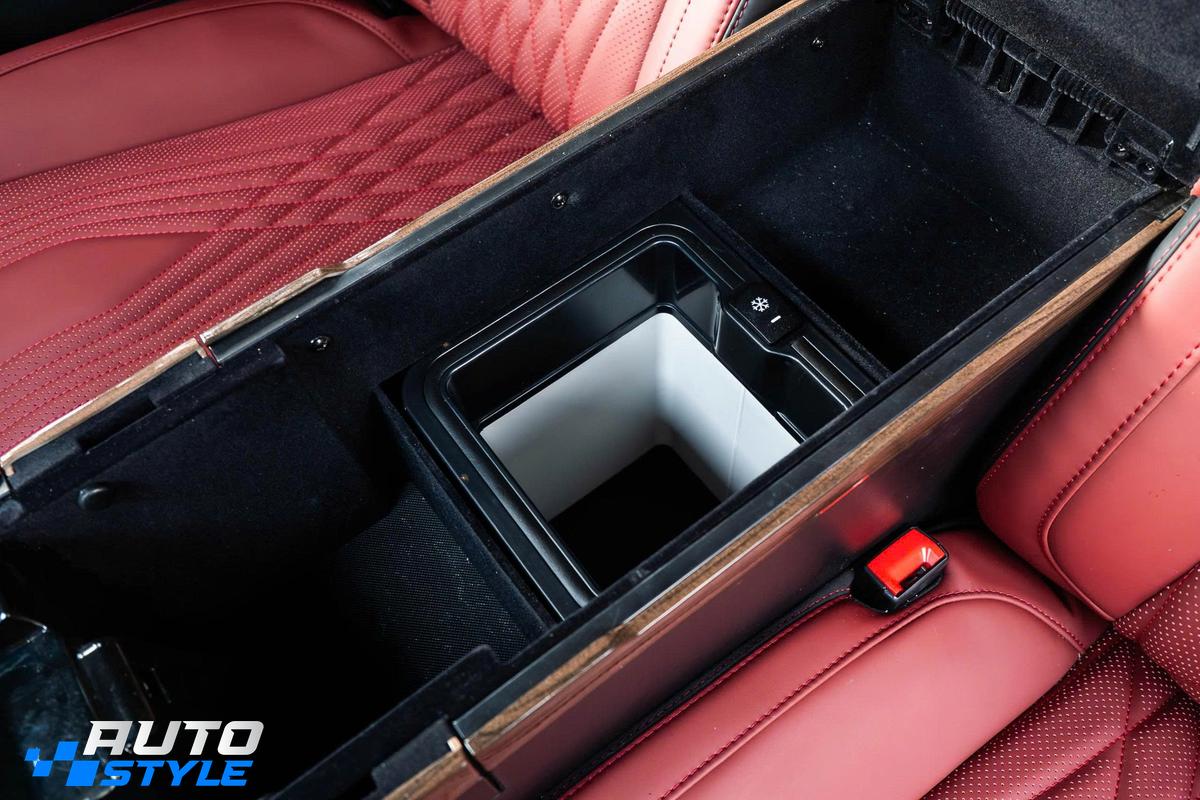 Ghế V12 Limousine Ford Everest: Đi Xa Hết Mỏi Lưng Với Ngả 160°, Massage Khí Nén, Tủ Lạnh -18°C