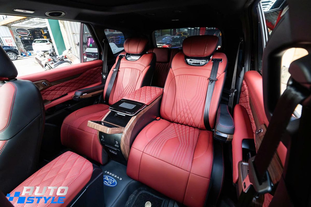 Ghế V12 Limousine Ford Everest: Đi Xa Hết Mỏi Lưng Với Ngả 160°, Massage Khí Nén, Tủ Lạnh -18°C