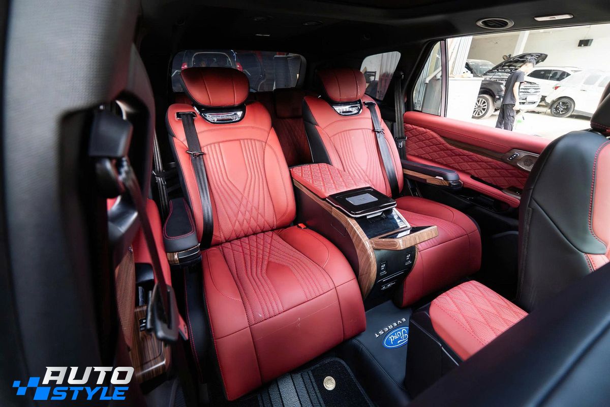 Ghế V12 Limousine Ford Everest: Đi Xa Hết Mỏi Lưng Với Ngả 160°, Massage Khí Nén, Tủ Lạnh -18°C