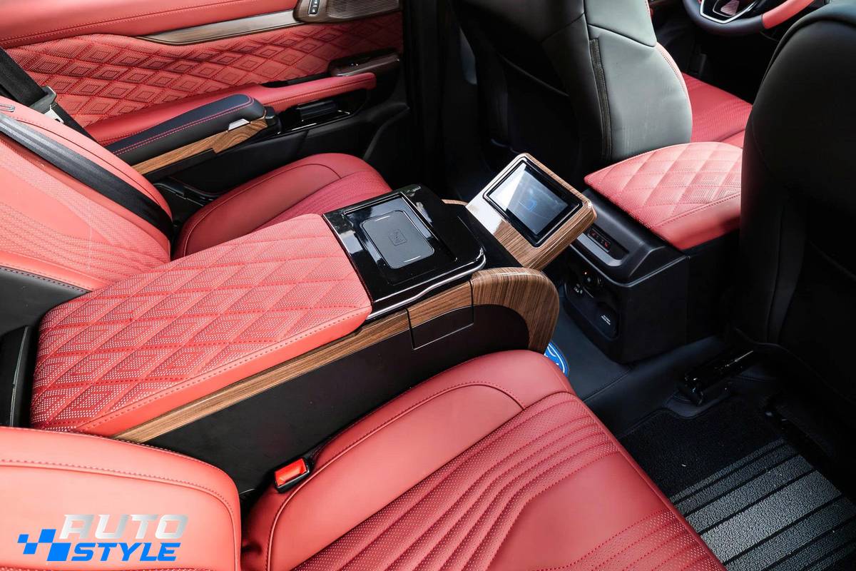Ghế V12 Limousine Ford Everest: Đi Xa Hết Mỏi Lưng Với Ngả 160°, Massage Khí Nén, Tủ Lạnh -18°C