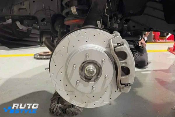 Raptor 3.0 V6 Nâng Cấp Đĩa Brembo TRD Performance Giữ Heo Phanh Zin Hiệu Quả Ra Sao?